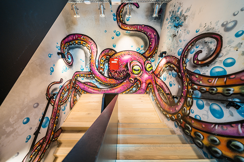 screenshot_cleverreach_crash-building-home-of-email-marketing_inside-view_stairway_2